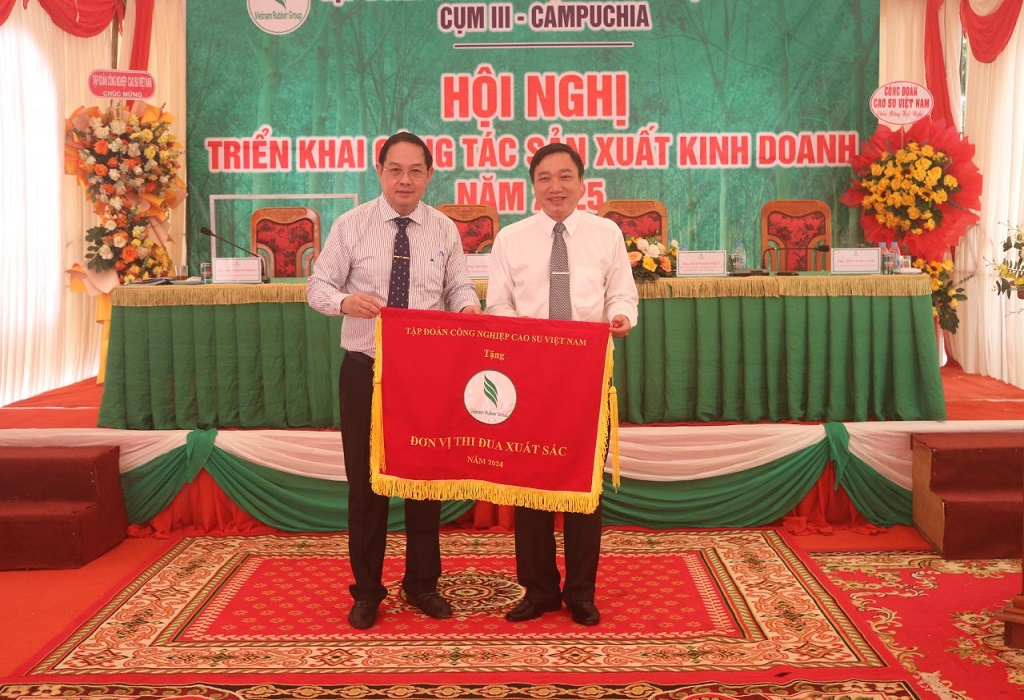 Các công ty cao su Cụm III Campuchia góp phần nâng cao đời sống người dân bản địa
